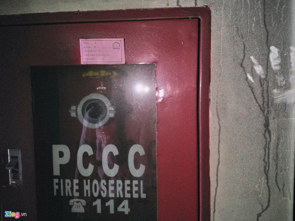 Những dấu bàn tay ám ảnh ở chung cư Carina 20 ngày sau thảm họa